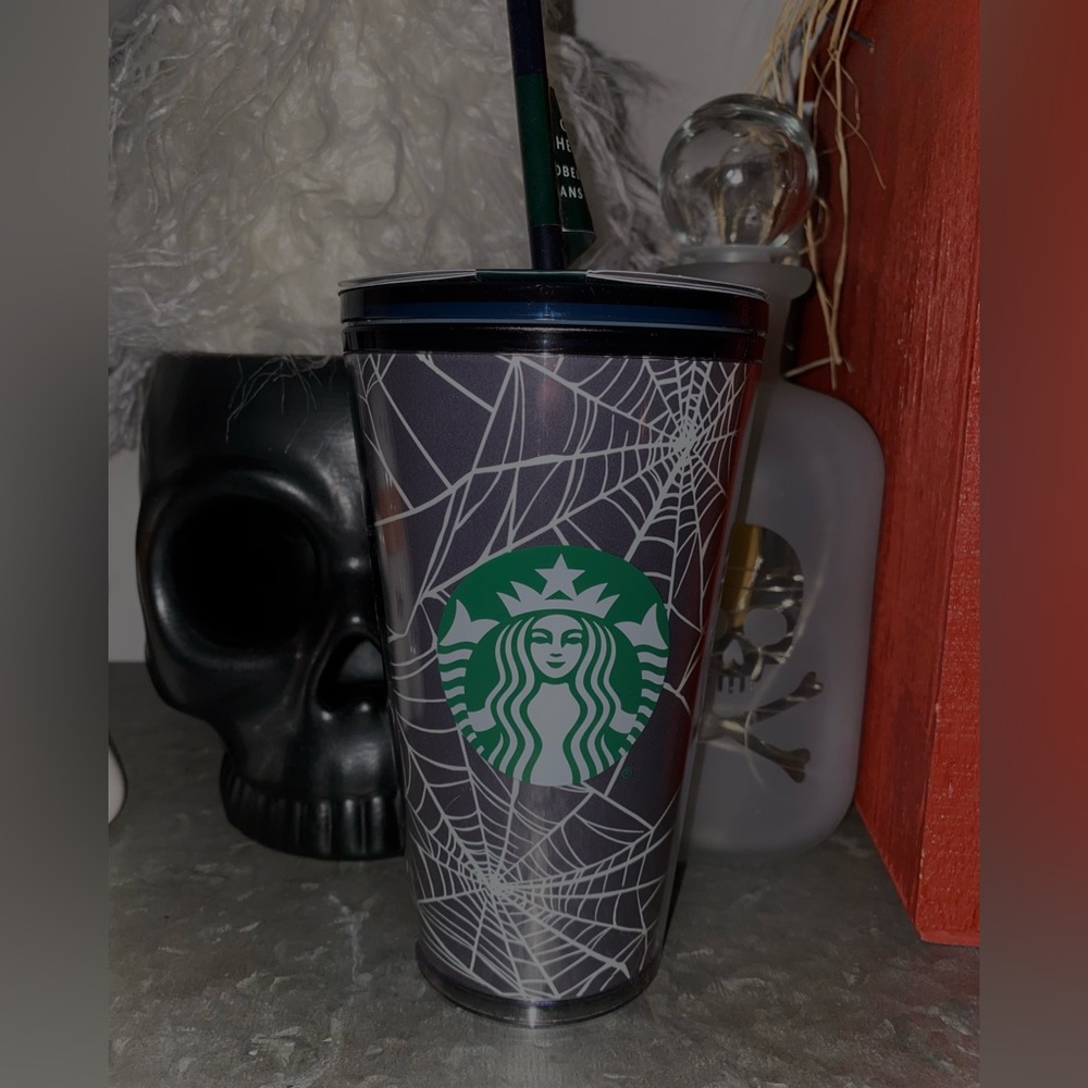 Starbucks Halloween 2021 Grande Glow in the Dark Cup.
